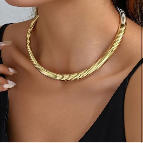 Lightweight Chunky Gold Statement Choker - Picture 1 of 5